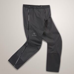 Arc'teryx Black Cargo Pants with Moisture-Wicking Fabric and Tailored Fit